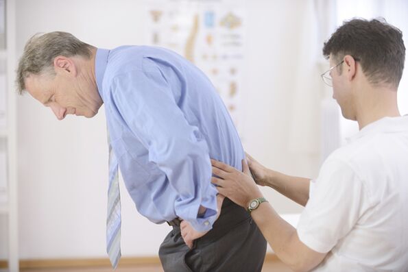 При болки в гърба в лумбалната област е необходимо да отидете на лекар за диагностика